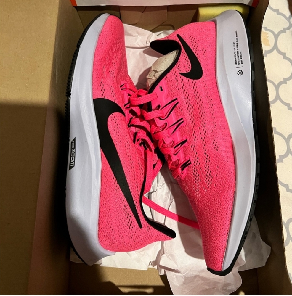 Nike air pegusus zoom hot PINK and black sneakers 7.5